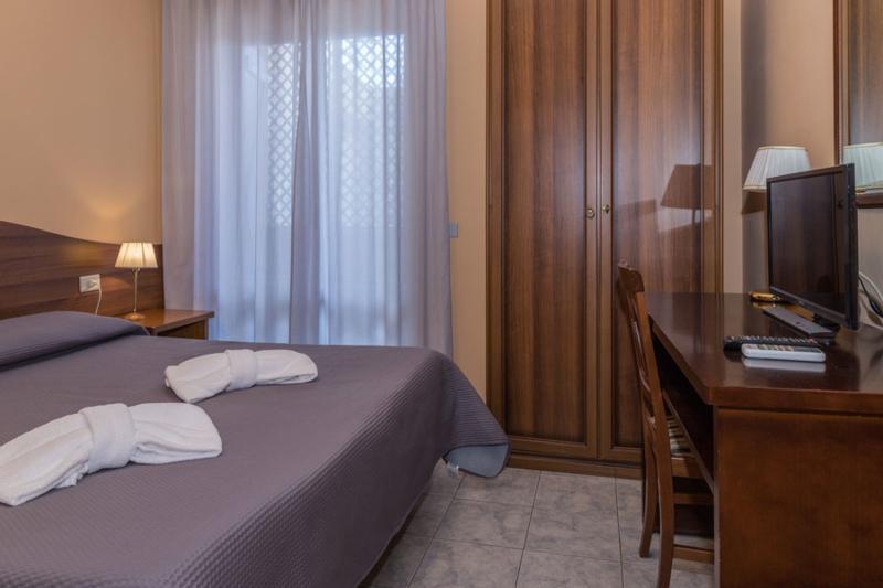 Hotel Malavoglia Ачи Костелло Экстерьер фото